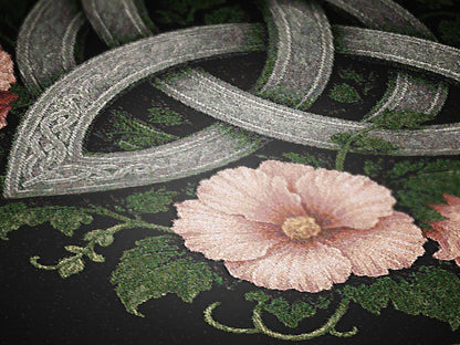 Celtic Triquetra Large Wall Tapestry, Woven Throw Blanket, Witchcore Wall Decor Over The Bed, Gift for Her, Wiccan Altar Cloth Gift